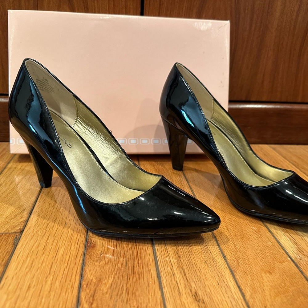 Bandolino Black patent pumps size 6 1/2